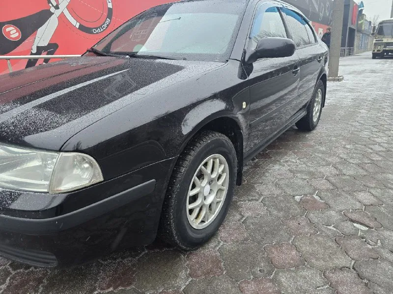 Марка автомобиля: skoda octavia tour год выпуска: 2004 пробег: 390000 км объем двигателя: 1.6 описание: продам skoda октавию тур почти в отличном состоянии (для своих лет очень хорошо сохранилась) год 2004 1.6 4 эсп, подогрев сидений и зеркал по кузову без жести, окрасы только косметика и устранение ваговских болячек. колёса огонь, салон не затёрт, ходовка сбитая, мотор и коробка на ура. руль перешит, кондёр заправлен, поменяны свечи и провода. торг на месте. цена: 495000 номер телефона: +79496419331 город: донецк продавец: игорь предложить пост | мы в вк | реклама 📞 звоните: +7(949)6419331 - фотография - 3