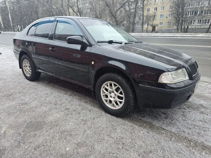 Марка автомобиля: skoda octavia tour год выпуска: 2004 пробег: 390000 км объем двигателя: 1.6 описание: продам skoda октавию тур почти в отличном состоянии (для своих лет очень хорошо сохранилась) год 2004 1.6 4 эсп, подогрев сидений и зеркал по кузову без жести, окрасы только косметика и устранение ваговских болячек. колёса огонь, салон не затёрт, ходовка сбитая, мотор и коробка на ура. руль перешит, кондёр заправлен, поменяны свечи и провода. торг на месте. цена: 495000 номер телефона: +79496419331 город: донецк продавец: игорь предложить пост | мы в вк | реклама 📞 звоните: +7(949)6419331 - фотография - 4