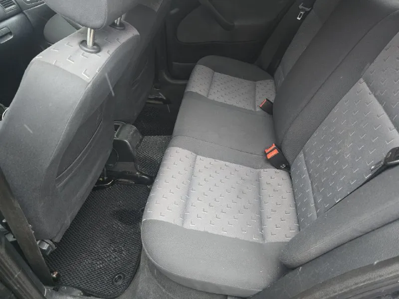 Марка автомобиля: skoda octavia tour год выпуска: 2004 пробег: 390000 км объем двигателя: 1.6 описание: продам skoda октавию тур почти в отличном состоянии (для своих лет очень хорошо сохранилась) год 2004 1.6 4 эсп, подогрев сидений и зеркал по кузову без жести, окрасы только косметика и устранение ваговских болячек. колёса огонь, салон не затёрт, ходовка сбитая, мотор и коробка на ура. руль перешит, кондёр заправлен, поменяны свечи и провода. торг на месте. цена: 495000 номер телефона: +79496419331 город: донецк продавец: игорь предложить пост | мы в вк | реклама 📞 звоните: +7(949)6419331 - фотография - 6