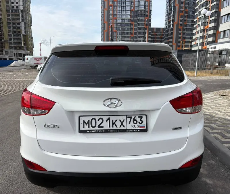 Hyundai ix 35 2014 полный привод куплен в салоне в 2015 году автомобиль полностью в заводском окрасе. зеленая автотека (без дтп и расчетов) все стекла и оптика заводские (включая лобовое стекло). птс оригинал. 3 собственника (4 регистрации) кузов без каких-либо дефектов. царапин, вмятин, рыжиков нет. по технике полностью обслужен. есть все чеки и заказ наряды с 2015 года по сегодняшний день. до 2021 года обслуживалась у официального дилера (есть сервисная книжка со всеми отметками) двигатель работает ровно, коробка переключает плавно. течей, запотеваний нет. только пройдено т/о новые передние тормозные диски и колодки в круг. ходовая часть полностью обслужена. без каких-либо шумов. зимняя резина 2024 года в состоянии новой. салон в отличном состоянии, не порван, не затерт. полный комплект ключей + сигнализация с автозапуском. автомобиль абсолютно без вложений. по запросу видео полного обзора и проверка толщиномером. ‼️ тел. +79495886250 📞 звоните: +7(949)5886250 - фотография - 8