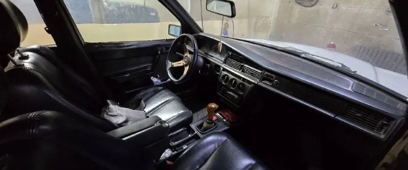 Продаю бодрого мерса. с гуром w 190 после капиталки пол года(работает отлично, тянет отлично) дно и пороги поварены (остались косяки по внешке, на фото видно) не критично, коробка также перебиралась. резина уверенная зимняя на шипах. красивые катки. по ходовой вопросов нет. печка дует, магнитола играет. свижий 75 акб дворник и омывайка работает, свет работает. каких-то срочных вложений не требует. ценник у мерса по цене десятки гнилой. обмены не интересуют, разве что на деньги. по документам все ровно, дкп стс птс, залогов и ограничений нет. цена 180 торг хорошим людям присутствует. +79493243525 звоните или связь тг 📲 tg: @zet01021 📞 звоните: +7(949)3243525 - фотография - 7