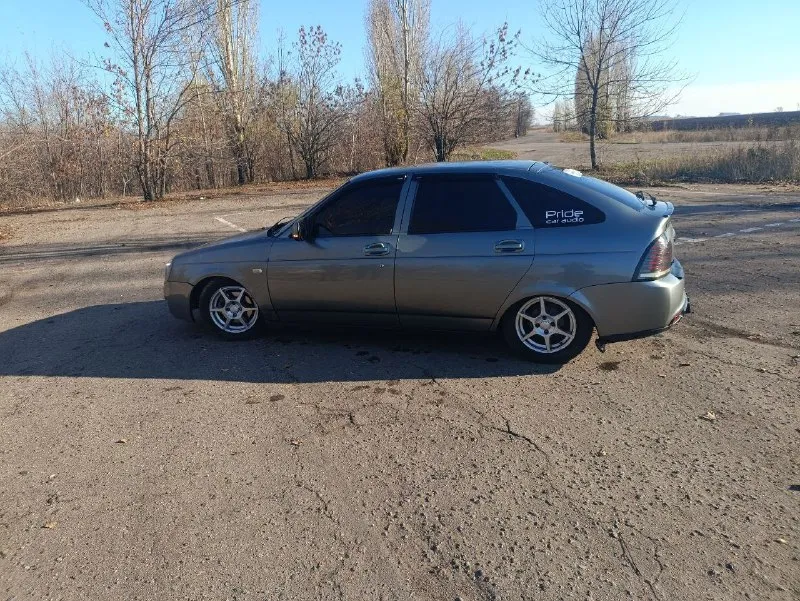 Продам priora 2170 мотор 1.6 16 клапанный. 2010 год машина на полном ходу, по лкп есть моменты, не гнилая, по документам собственник. комплектация абс, эур, эсп, тонировка лобовое 20%, остальное 5%. свет лэд вайпер ближний 130ват, дальний 160 птф 60 ват линзованные, новый акб. музыка, генератор впс 253 амперный с регулятором напряжения, фронт 2х20 прайд соло 8, 2 рупора, cаб прайд 15 киловатник, гу аура 79, занижение вкруг стойки -70 пружины -90 дэмфи, руль приора 2, выхлоп паук субару саунд, цена 330 с музыкой 260 без, минимальный торг, г горловка +79493091910 📞 звоните: +7(949)3091910 - фотография - 6