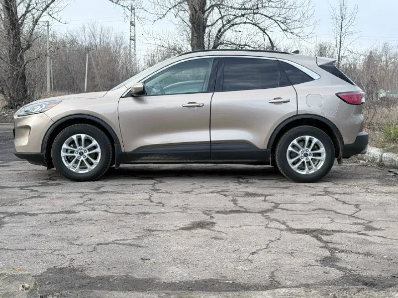 Автор: ford escape год 2020 1.5 181л. с привод полный пробег 69500 т. к комплектация хорошая. адаптивный круиз. датчики мертвых зон. помощь при спуски. предупреждение столкновение. машина русифицирована все на русском языке. навигатор все страницы снг. андройд авто и apple carplay по блутусу никаких шнуров. цена 2 🍋 торг есть у машины. +79493043232.. !!!наш телеграм канал [ бесплатное размещение за репост!!! правила сообщества [ мы в мах [ [ 📞 звоните: +7(949)3043232 - фотография - 2
