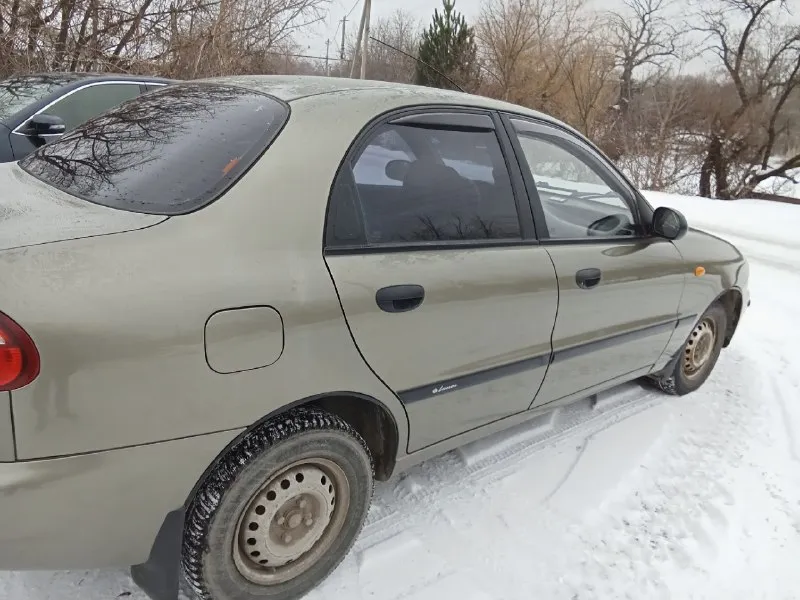 Продам ланос 2007 год 1.5 поляк пробег 62. т. реальный. я хозяин. авто обслужен масла грм тосол всё нормально. коробка кузов автомобиля ходовая без проблем. есть гур два стекло подъёмника. два комплекта резины. электрика вся рабочая. музыка. машина обработана обесшумлена. гаражное хранение. брянка звоните 79591542881 📞 звоните: +7(959)1542881 - фотография - 3