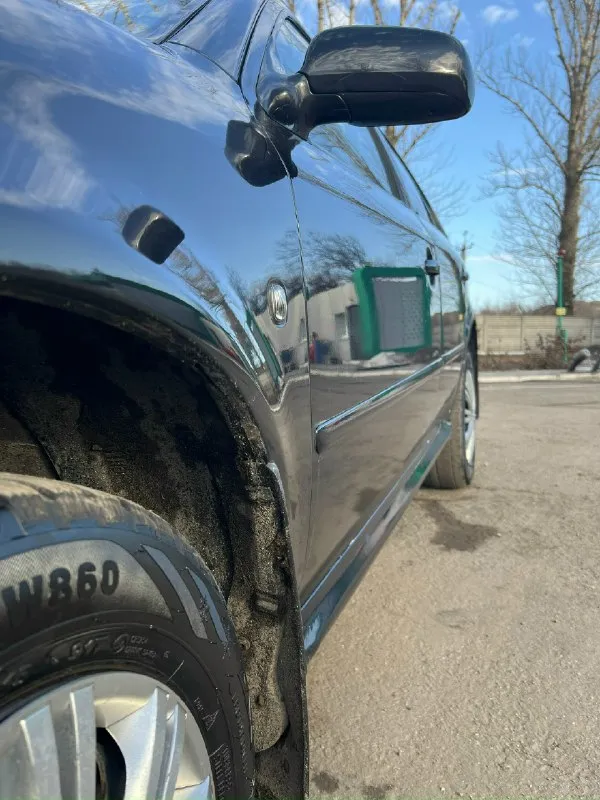 Skoda octavia tour 2008 год один владелец двигатель 1.6 bfq( 102 л. с. ) пробег 210.000 км автомобиль в хорошем состоянии. кузов ровный, без гнили и ржавчины. мотор работает идеально, едет бодро, масло не берет. ходовая часть обслужена. кпп без хрустов. сцепление в порядке. салон в отличном состоянии, не протертый, не прокуренный, водительская дверная ручка целая, черный потолок, козырьки и ручки черные. хорошая комплектация: кондиционер, усилитель руля (гур), центральный замок, электрорегулируемые зеркала, обогрев зеркал, корректор фар, передние стеклоподъемники, регулировка рулевой колонки, регулировка сидений по высоте, омыватель фар, заводской черный салон, очень вместительный багажник. юридически в полном порядке. территориально город макеевка. цена: 540 тыс. ₽, торг при осмотре. +79494549916 📞 звоните: +7(949)4549916 - фотография - 7