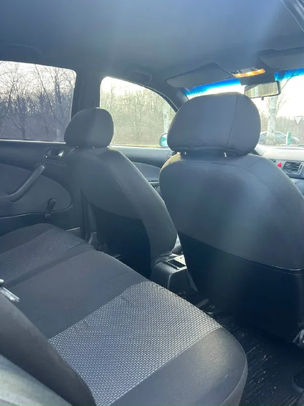 Skoda octavia tour 2008 год один владелец двигатель 1.6 bfq( 102 л. с. ) пробег 210.000 км автомобиль в хорошем состоянии. кузов ровный, без гнили и ржавчины. мотор работает идеально, едет бодро, масло не берет. ходовая часть обслужена. кпп без хрустов. сцепление в порядке. салон в отличном состоянии, не протертый, не прокуренный, водительская дверная ручка целая, черный потолок, козырьки и ручки черные. хорошая комплектация: кондиционер, усилитель руля (гур), центральный замок, электрорегулируемые зеркала, обогрев зеркал, корректор фар, передние стеклоподъемники, регулировка рулевой колонки, регулировка сидений по высоте, омыватель фар, заводской черный салон, очень вместительный багажник. юридически в полном порядке. территориально город макеевка. цена: 540 тыс. ₽, торг при осмотре. +79494549916 📞 звоните: +7(949)4549916 - фотография - 9