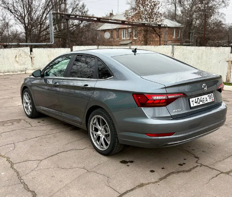 Jetta 7, цена 1.740₽, 2019 год выпуска, пробег 140.000, 1.4 турбо(150лс). фото с аукциона есть, стекла оригинал, безопасность на месте, металл родной. тел +79900093035, 📲 tg: а_z 📞 звоните: +7(990)0093035 - фотография - 5