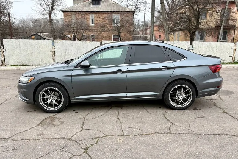 Jetta 7, цена 1.740₽, 2019 год выпуска, пробег 140.000, 1.4 турбо(150лс). фото с аукциона есть, стекла оригинал, безопасность на месте, металл родной. тел +79900093035, 📲 tg: а_z 📞 звоните: +7(990)0093035 - фотография - 6