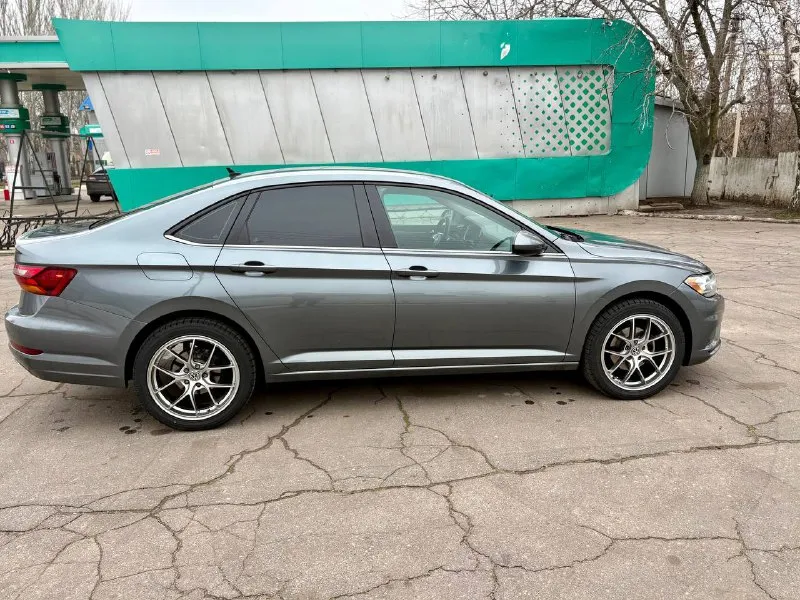 Jetta 7, цена 1.740₽, 2019 год выпуска, пробег 140.000, 1.4 турбо(150лс). фото с аукциона есть, стекла оригинал, безопасность на месте, металл родной. тел +79900093035, 📲 tg: а_z 📞 звоните: +7(990)0093035 - фотография - 8