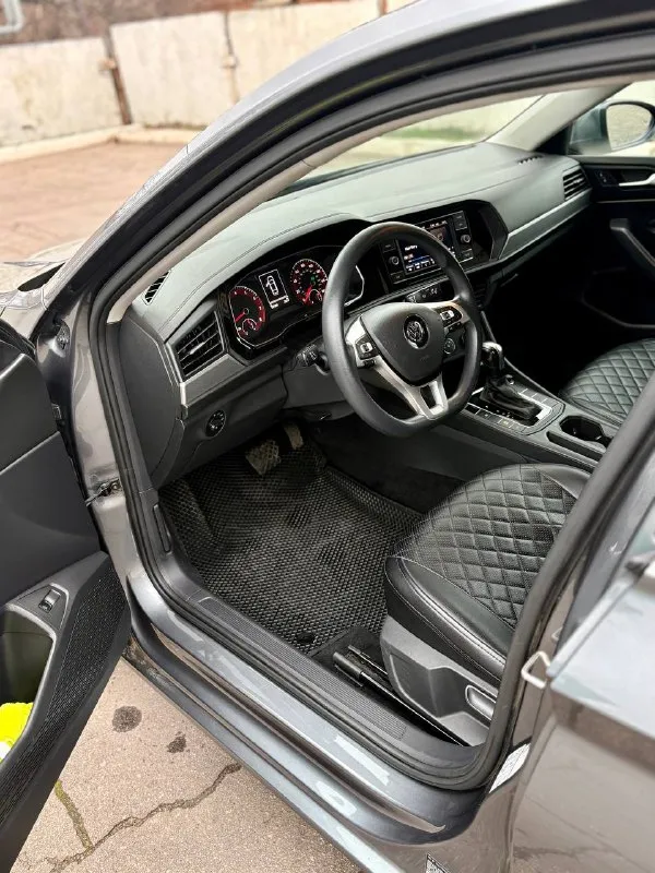 Jetta 7, цена 1.740₽, 2019 год выпуска, пробег 140.000, 1.4 турбо(150лс). фото с аукциона есть, стекла оригинал, безопасность на месте, металл родной. тел +79900093035, 📲 tg: а_z 📞 звоните: +7(990)0093035 - фотография - 9