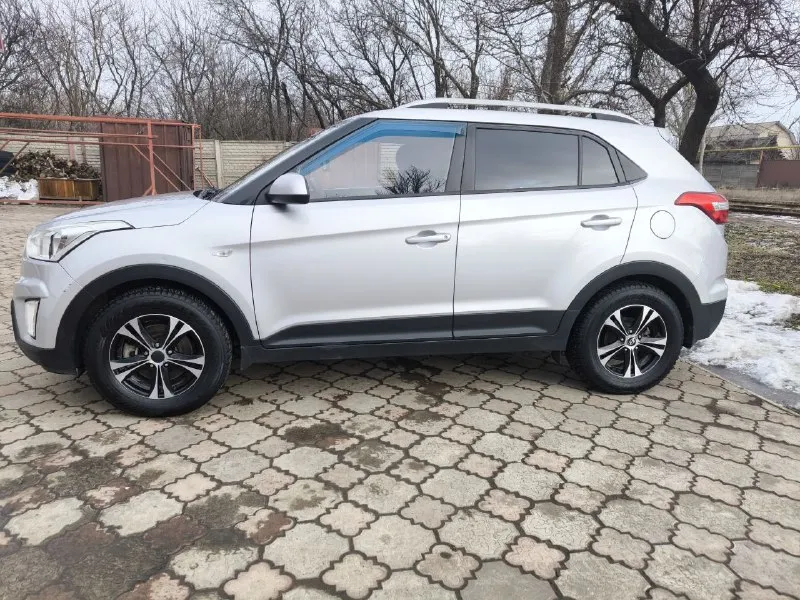 Продам hyundai грета 2017 года, не бита, не крашена! любые проверки! один хозяин, пробег 197 000, катализатор вырезан на пробеге 60 тысяч,2 литра автомат, полный привод, климат, полный электропакет, парктроник, кузов не гнилой и не ржавый, два комплекта резины на дисках 1 550 000 торг +7949 536 30 32 📲 tg: @kristinkakartinka7 📞 звоните: +7(949)5363032 - фотография - 3