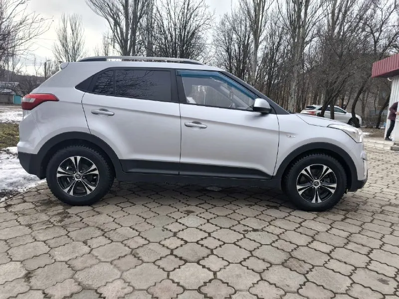 Продам hyundai грета 2017 года, не бита, не крашена! любые проверки! один хозяин, пробег 197 000, катализатор вырезан на пробеге 60 тысяч,2 литра автомат, полный привод, климат, полный электропакет, парктроник, кузов не гнилой и не ржавый, два комплекта резины на дисках 1 550 000 торг +7949 536 30 32 📲 tg: @kristinkakartinka7 📞 звоните: +7(949)5363032 - фотография - 4