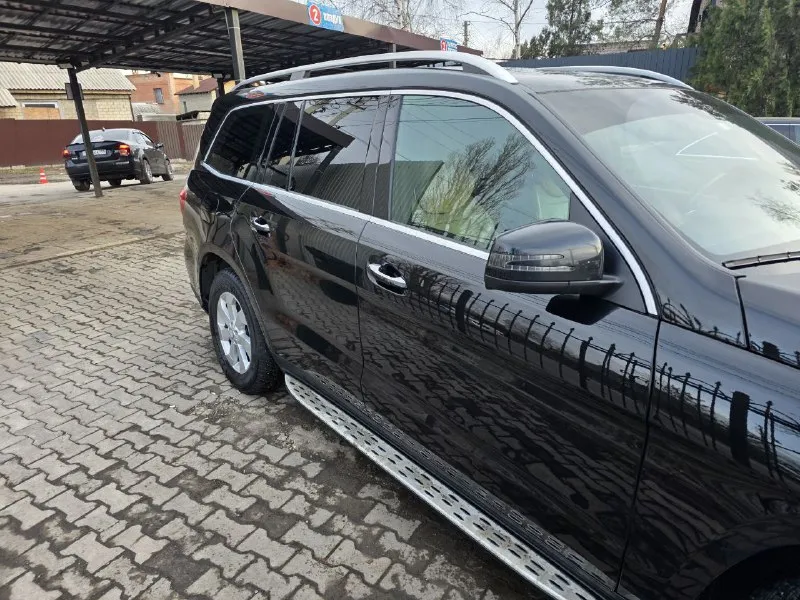 Mercedes-benz gl350 cdi 4 matic год выпуска 2013 дизельный 258 л. с. пробег 235 000 км цена 3 500 000 рублей стоит зимняя резина 1 сезон на дисках r18, в комплекте новая летняя резина на дисках r20 авто в отличном состоянии авто находится в г. донецк, днр +79497321929 - фотография - 7