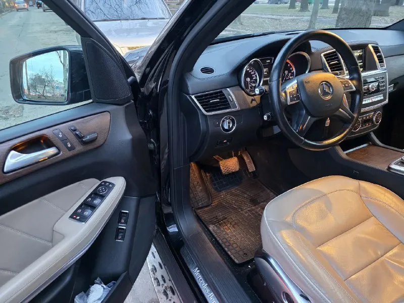 Mercedes-benz gl350 cdi 4 matic год выпуска 2013 дизельный 258 л. с. пробег 235 000 км цена 3 500 000 рублей стоит зимняя резина 1 сезон на дисках r18, в комплекте новая летняя резина на дисках r20 авто в отличном состоянии авто находится в г. донецк, днр +79497321929 - фотография - 9