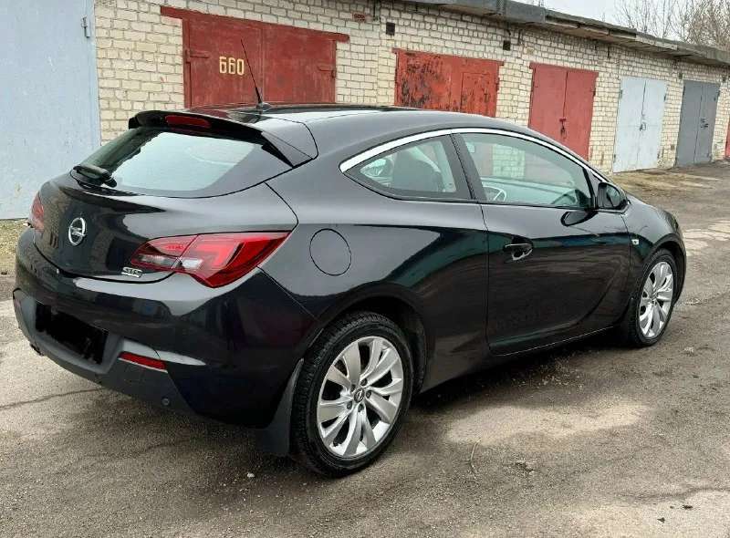Продам! opel astra gts 2012 г. 1.4л. (140 л/с) коробка ат(автомат) - 6 ступенчатый ! родной пробег 180.000 тыс. один владелец! обслуживалась до 2022 г. у официального дилера ! хорошая комплектация ! авто в отличном состоянии как внешне так и технически ! без вложений ! мотор, коробка, ходая, (на отлично ) ! 10.10.2024 было проведение большое то ! заменили : цепь, фазики, помпа, масла, антифриз и тд… ! всегда все менялось вовремя ! чистый аккуратный, не курящий салон кожа-ткань. -линзованная оптика -круиз контроль -климат контроль -паркторник задний ( заводской) -парктроник передний ( заводской) -мульти руль -музыка bluetooth аux -бортовой компьютер -диски r-18 резина зима -подогрев сидений -полный комплект ключей - 2 шт. 🔑 -авs, esp -безопасность 6 подушек готов на любые проверки!автомобиль находится в горловке. цена: 1.065.000тыс. торг возле авто ! тел: +7-949-522-89-63 или +7-929-613-79-93 max, telegram. 📞 звоните: +7(949)5228963 - фотография - 3