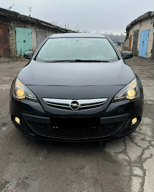 Продам! opel astra gts 2012 г. 1.4л. (140 л/с) коробка ат(автомат) - 6 ступенчатый ! родной пробег 180.000 тыс. один владелец! обслуживалась до 2022 г. у официального дилера ! хорошая комплектация ! авто в отличном состоянии как внешне так и технически ! без вложений ! мотор, коробка, ходая, (на отлично ) ! 10.10.2024 было проведение большое то ! заменили : цепь, фазики, помпа, масла, антифриз и тд… ! всегда все менялось вовремя ! чистый аккуратный, не курящий салон кожа-ткань. -линзованная оптика -круиз контроль -климат контроль -паркторник задний ( заводской) -парктроник передний ( заводской) -мульти руль -музыка bluetooth аux -бортовой компьютер -диски r-18 резина зима -подогрев сидений -полный комплект ключей - 2 шт. 🔑 -авs, esp -безопасность 6 подушек готов на любые проверки!автомобиль находится в горловке. цена: 1.065.000тыс. торг возле авто ! тел: +7-949-522-89-63 или +7-929-613-79-93 max, telegram. 📞 звоните: +7(949)5228963 - фотография - 4