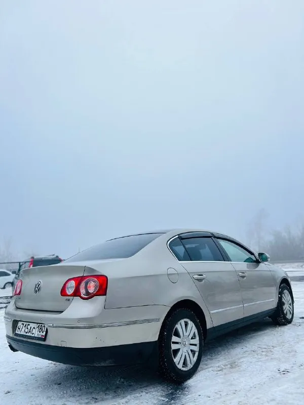 Volkswagen passat b6 год выпуска: 2008 : 1.8 tsi коробка : классический автомат не dsg технически автомобиль в исправном состоянии. установлен абсолютно новый двс без пробега. ходовая часть автомобиля перебрана, заменены все жидкости. комплектация: адаптивный свет, круиз контроль, датчик дождя, подогрев сидений, климат контроль, электро регулировка сидений и зеркал, auto-hold. цена: 720.000₽ возможна продажа в кредит по двум документам 💵 г. шахтерск +79493230053 📲 tg: виталий 📞 звоните: +7(949)3230053 - фотография - 6