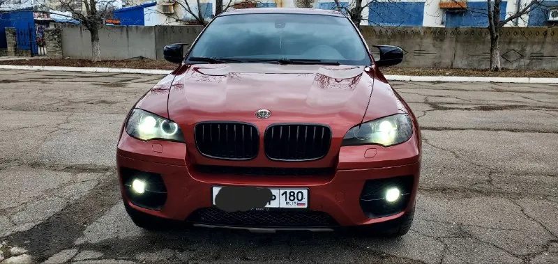 Легендарный bmw x6 в безупречном состоянии! 🔥 ​продаю свой автомобиль, который дарит эмоции каждый день. настоящий «икс» в заводском m-пакете. машина для тех, кто ищет живой экземпляр, а не «дрова». ​✅ основные параметры: ​год выпуска: 2009 ​двигатель: 3.0 л (306 л. с.) — идеальное сочетание динамики и налога. ​пробег: 190.000 км (родной, по состоянию видно). ​владельцы: 3 по птс. ​состояние машины — идеальное. полностью обслужена «от и до», никаких вложений не требует. мотор сухой, работает ровно, коробка переключает плавно. салон чистый, не прокуренный. внешне выглядит очень дерзко благодаря м-пакету. ​💰 цена: 1 650 000 руб. реальному покупателю торг💸 📍 осмотр: г. донецк 📞 связь: +7(949)003-60-29 - фотография - 2