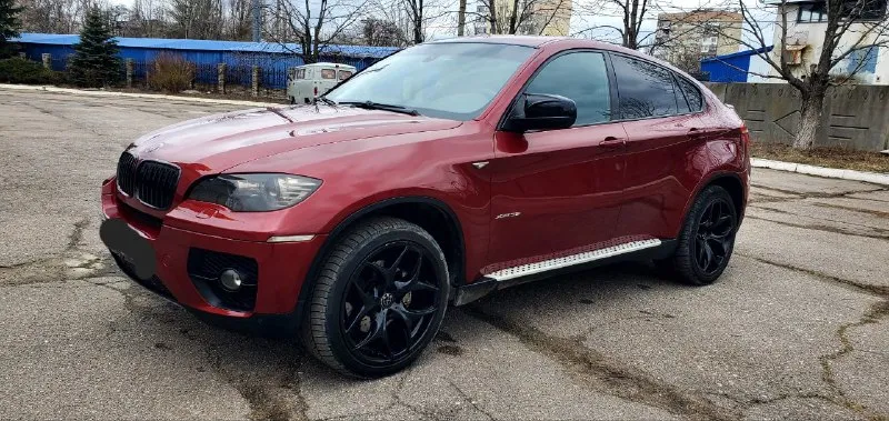 Легендарный bmw x6 в безупречном состоянии! 🔥 ​продаю свой автомобиль, который дарит эмоции каждый день. настоящий «икс» в заводском m-пакете. машина для тех, кто ищет живой экземпляр, а не «дрова». ​✅ основные параметры: ​год выпуска: 2009 ​двигатель: 3.0 л (306 л. с.) — идеальное сочетание динамики и налога. ​пробег: 190.000 км (родной, по состоянию видно). ​владельцы: 3 по птс. ​состояние машины — идеальное. полностью обслужена «от и до», никаких вложений не требует. мотор сухой, работает ровно, коробка переключает плавно. салон чистый, не прокуренный. внешне выглядит очень дерзко благодаря м-пакету. ​💰 цена: 1 650 000 руб. реальному покупателю торг💸 📍 осмотр: г. донецк 📞 связь: +7(949)003-60-29 - фотография - 3