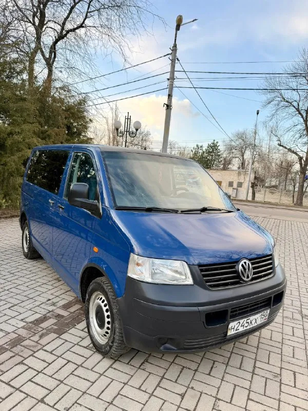 Продам volkswagen t5 1.9 tdi 2007 год 1 владелец за всю жизнь, пассажир 7+1 мест по кузову авто в очень достойном состоянии, двигатель без нареканий, коробка 5ст переключается легко, ничего не хрустит и не выбивает, по электрике все работает, пробег автомобиля 281 000км, заводская рабочая webasto, abs, asc, led фары, свет отличный, ходовка перебранная, все без нареканий, категория b, стоит отличная зимняя резина, авто в очень достойном состоянии, по запросу пришлю видео работы двс и обзор по кругу 🔄 по документам любое переоформление ✅ цена 1 100 000 рублей торг минимальный!) макеевка, звоните +79495570537 феникс либо +79920409993 теле2 📞 🇷🇺 звоните: +79495570537 - фотография - 1