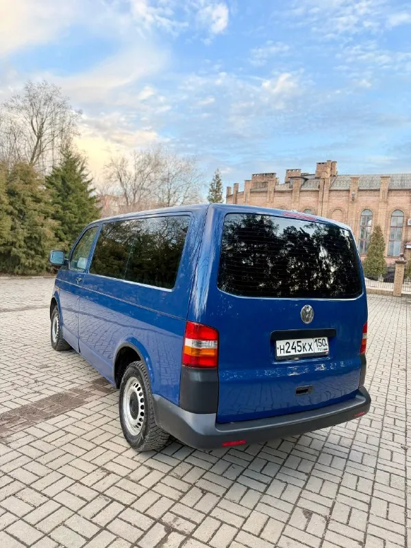 Продам volkswagen t5 1.9 tdi 2007 год 1 владелец за всю жизнь, пассажир 7+1 мест по кузову авто в очень достойном состоянии, двигатель без нареканий, коробка 5ст переключается легко, ничего не хрустит и не выбивает, по электрике все работает, пробег автомобиля 281 000км, заводская рабочая webasto, abs, asc, led фары, свет отличный, ходовка перебранная, все без нареканий, категория b, стоит отличная зимняя резина, авто в очень достойном состоянии, по запросу пришлю видео работы двс и обзор по кругу 🔄 по документам любое переоформление ✅ цена 1 100 000 рублей торг минимальный!) макеевка, звоните +79495570537 феникс либо +79920409993 теле2 📞 🇷🇺 звоните: +79495570537 - фотография - 3