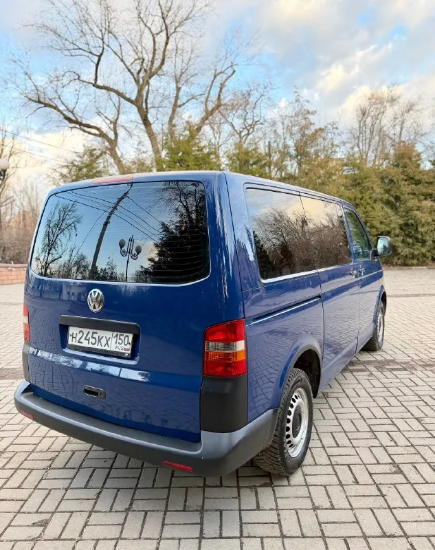 Продам volkswagen t5 1.9 tdi 2007 год 1 владелец за всю жизнь, пассажир 7+1 мест по кузову авто в очень достойном состоянии, двигатель без нареканий, коробка 5ст переключается легко, ничего не хрустит и не выбивает, по электрике все работает, пробег автомобиля 281 000км, заводская рабочая webasto, abs, asc, led фары, свет отличный, ходовка перебранная, все без нареканий, категория b, стоит отличная зимняя резина, авто в очень достойном состоянии, по запросу пришлю видео работы двс и обзор по кругу 🔄 по документам любое переоформление ✅ цена 1 100 000 рублей торг минимальный!) макеевка, звоните +79495570537 феникс либо +79920409993 теле2 📞 🇷🇺 звоните: +79495570537 - фотография - 4