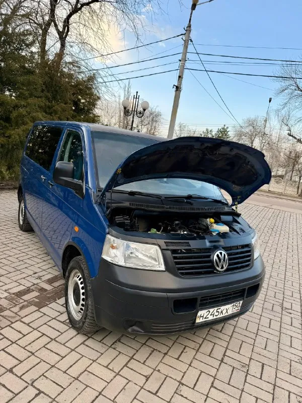 Продам volkswagen t5 1.9 tdi 2007 год 1 владелец за всю жизнь, пассажир 7+1 мест по кузову авто в очень достойном состоянии, двигатель без нареканий, коробка 5ст переключается легко, ничего не хрустит и не выбивает, по электрике все работает, пробег автомобиля 281 000км, заводская рабочая webasto, abs, asc, led фары, свет отличный, ходовка перебранная, все без нареканий, категория b, стоит отличная зимняя резина, авто в очень достойном состоянии, по запросу пришлю видео работы двс и обзор по кругу 🔄 по документам любое переоформление ✅ цена 1 100 000 рублей торг минимальный!) макеевка, звоните +79495570537 феникс либо +79920409993 теле2 📞 🇷🇺 звоните: +79495570537 - фотография - 6