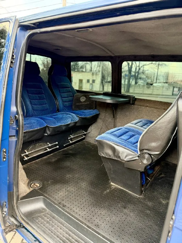 Продам volkswagen t5 1.9 tdi 2007 год 1 владелец за всю жизнь, пассажир 7+1 мест по кузову авто в очень достойном состоянии, двигатель без нареканий, коробка 5ст переключается легко, ничего не хрустит и не выбивает, по электрике все работает, пробег автомобиля 281 000км, заводская рабочая webasto, abs, asc, led фары, свет отличный, ходовка перебранная, все без нареканий, категория b, стоит отличная зимняя резина, авто в очень достойном состоянии, по запросу пришлю видео работы двс и обзор по кругу 🔄 по документам любое переоформление ✅ цена 1 100 000 рублей торг минимальный!) макеевка, звоните +79495570537 феникс либо +79920409993 теле2 📞 🇷🇺 звоните: +79495570537 - фотография - 8