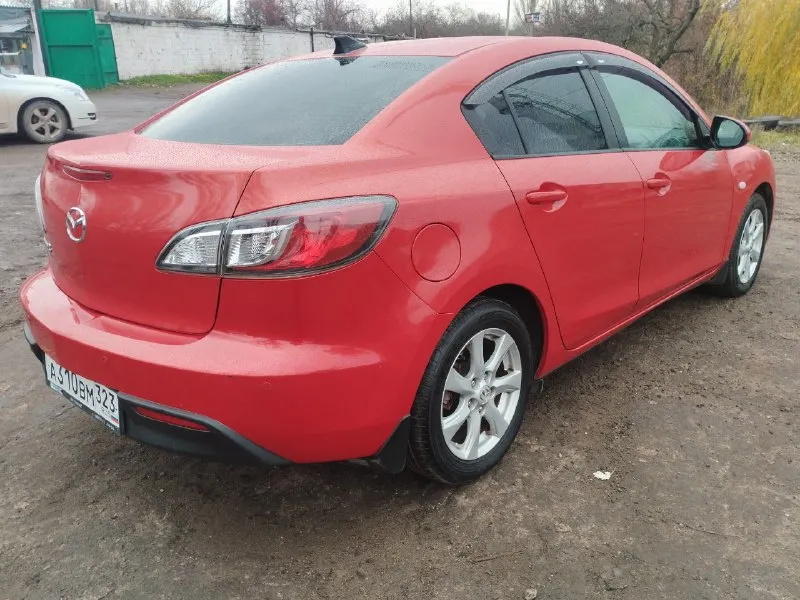Mazda 3 mazda 3 год выпуска 2011 пробег 178 тысяч км. двигатель 1.6 в идеальном состоянии в идеальном состоянии кузов в родном окрасе (бампера имеют вторичный окрас) стекла родные включая лобовое резина новая (только лето) климат контроль холодит отлично ходовая вложений не требует машина находится в мариуполе цена 920 тысяч рублей +79497260544 📲 tg: 6356 📞 звоните: +7(949)7260544 - фотография - 4