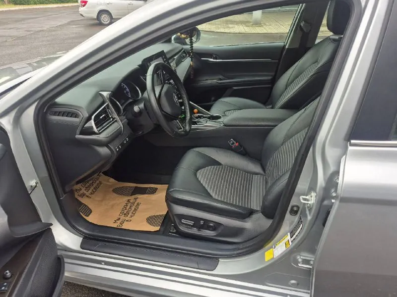 Продам камри2.5se,2021года,72000км родного пробега, машина в керамике в хорошем состоянии, все расходники заменены, контроль удержания в полосе, автоматическое торможение при сближении, мультируль,2комплекта резины, машина в донецке, цена 3100000р. +79495089339,на обмен только кроссовер, официальное переоформление в 20числах апреля 2026года. звоните все подробно расскажу - фотография - 2