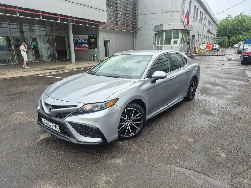 Продам камри2.5se,2021года,72000км родного пробега, машина в керамике в хорошем состоянии, все расходники заменены, контроль удержания в полосе, автоматическое торможение при сближении, мультируль,2комплекта резины, машина в донецке, цена 3100000р. +79495089339,на обмен только кроссовер, официальное переоформление в 20числах апреля 2026года. звоните все подробно расскажу - фотография - 3