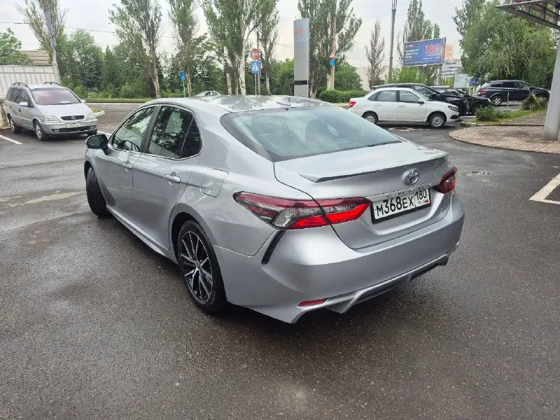 Продам камри2.5se,2021года,72000км родного пробега, машина в керамике в хорошем состоянии, все расходники заменены, контроль удержания в полосе, автоматическое торможение при сближении, мультируль,2комплекта резины, машина в донецке, цена 3100000р. +79495089339,на обмен только кроссовер, официальное переоформление в 20числах апреля 2026года. звоните все подробно расскажу - фотография - 4