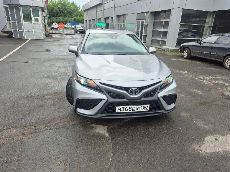 Продам камри2.5se,2021года,72000км родного пробега, машина в керамике в хорошем состоянии, все расходники заменены, контроль удержания в полосе, автоматическое торможение при сближении, мультируль,2комплекта резины, машина в донецке, цена 3100000р. +79495089339,на обмен только кроссовер, официальное переоформление в 20числах апреля 2026года. звоните все подробно расскажу - фотография - 6