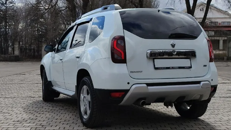 Renault duster 2.0 механика 6 ст. 2016 г. полный привод. гбо. 187 т. км. богатая комплектация. 1 владелец. цена: 950.000 рублей техосмотр пройден. юридически чистый. документы в порядке, готовые к переоформлению. кузов оцинкованный, без ржавчины. имеются жизненные моменты в виде сколов и притертости на двери, ничего критического, из-за этого цена автомобиля снижена. техническое состояния без каких-либо вопросов, вложений не требует. в комплектацию входит: отключаемый полный привод, кондиционер, электрообогрев лобового стекла, заднего, зеркал, передних сидений, круиз-контроль, камера заднего хода с парктрониками, удобная мультимедиа система, противотуманные фары, литые оригинальные диски на свежей белшине, электропривод зеркал и всех стекол, ограничители дверей, заводские лэд фары. тот самый полноприводный, свежий, надежный, комфортный паркетник до миллиона. дастер не оставляет шансов конкурентам. днр, донецк, ленинский р-н. +79494631520 📞 звоните: +7(949)4631520 - фотография - 4