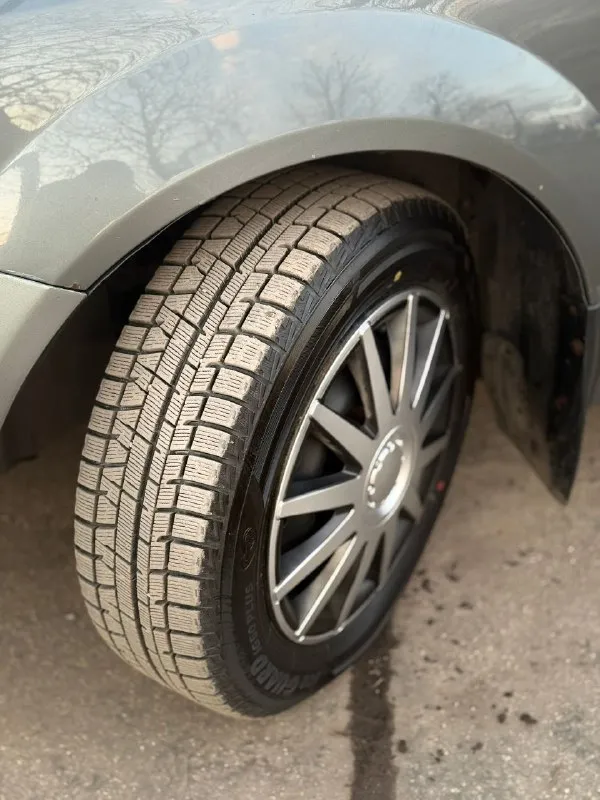 Chevrolet lacetti! 2012 года выпуска газ-бензин евро4 мотор 1.6. 109 л. с. механика кондиционер. гидроусилитель руля. 4 электростеклоподьемника. электрорегулировка зеркал. система abs. подушки безопасности airbag. подогрев заднего стекла, подогревы зеркал заднего вида. автомобиль в отличном техническом состоянии. мотор не троит, не дымит, работает ровно, масло от замены до замены. коробка работает отлично все скорости включаются без хруста. подвеска сбитая без лишних посторонних звуков, машина уверенно держит дорогу. по электрике работает абсолютно все. на крыше установлены заводские рейлинги. кузов в хорошем состоянии, дно, арки, пороги, низа дверей целые. автомобиль полностью комплектный( запаска, домкрат, балонный ключ) по электрике все исправно, работает каждая кнопка. автомобиль на новой зимней резине yokohama. летняя резина тоже в комплекте. юридически чиста г. макеевка. цена: 595000р торг +79493935825 +79495358342 - фотография - 8