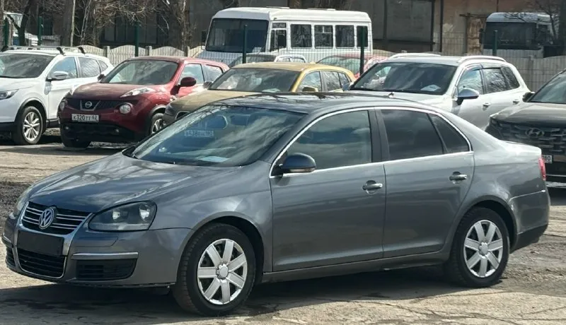 ‼️продам‼️ volkswagen jetta год:2009 мотор:2.5 коробка:автомат (aisin) привод:передний возможна продажа в кредит или обмен на ваше авто мишина в достойном состоянии, ничего делать не нужно, сел и поехал. по технике все работает, 180 учет, доки все чистые, автотека зеленая. не гнилая, все целое комплектация: кондиционер, мультимедиа с навигацией, так же bluetooth, камера заднего вида, датчик дождя, датчик света, круиз контроль. коробка переключает четко, без пинков цена:650.00 возможен обмен тел +79790040080 телеграмм +79495130731 📞 звоните: +7(949)5130731 - фотография - 4