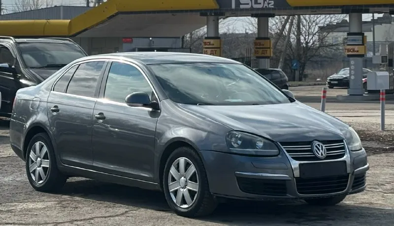 ‼️продам‼️ volkswagen jetta год:2009 мотор:2.5 коробка:автомат (aisin) привод:передний возможна продажа в кредит или обмен на ваше авто мишина в достойном состоянии, ничего делать не нужно, сел и поехал. по технике все работает, 180 учет, доки все чистые, автотека зеленая. не гнилая, все целое комплектация: кондиционер, мультимедиа с навигацией, так же bluetooth, камера заднего вида, датчик дождя, датчик света, круиз контроль. коробка переключает четко, без пинков цена:650.00 возможен обмен тел +79790040080 телеграмм +79495130731 📞 звоните: +7(949)5130731 - фотография - 5