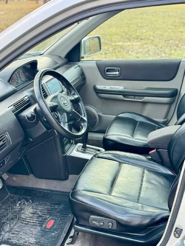 💪 nissan x-trail 💰цена: 850 000р 🏢город: мариуполь 📅год выпуска: 2005 🧾пробег: 183 596км. ⚙️двигатель: 2.0 ⛽топливо: бензин ⚙️кпп: автомат 4х4 📞 телефон: +7-949-727-41-51 +7-949-551-91-52 +7-989-263-55-56 💾 описание: ✅ настоящий японский джип с полным приводом. крепкий кузов без дефектов, коррозии и дтп, преимущественно в родной краске. ✅ надежный цепной двигатель в паре с классическим гидротрансформаторным автоматом и подключаемым полным приводом не имеет заводских недостатков, надежный и не прихотливый. ❄️/🔥 климатконтроль работает отлично, открывающаяся панорама, электро-зеркала с подогревом, полный электропакет, гур, abs, центральный замок, android магнитола с bluetooth и камерой заднего вида, литые диски на новой зимней резине. улица шевченко 269 ➕автомобиль с пройденным техническим осмотром и готов к переоформлению. 🏦 возможна продажа в кредит по двум документам. - фотография - 9