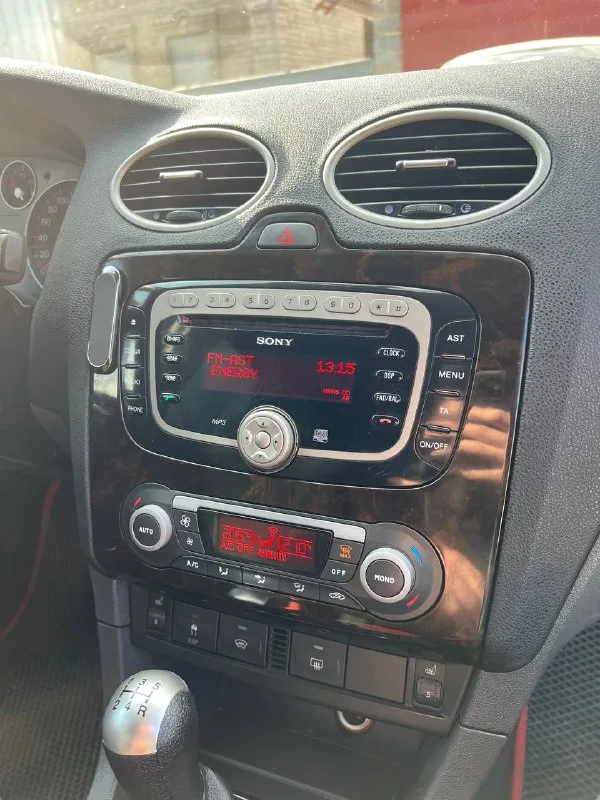 Продам ford focus 2 ghia год: 2007 пробег: 247 родной двигатель 1.8 бенз 125лс нареканий нет, едет классно, ходовая часть недавно обслужена, новые колодки тормозные диски, делать ничего не нужно, салон очень хорошо сохранился не затертый, кузов в очень достойном состоянии без гнили и коррозии, днище все целое! в дтп не был все крепления везде завод! полная комплектация ghia с двух-зонным климатом подогревами сидений, лобового, зеркал, стабилизация, дисковые тормоза вкруг, стеклоподьемники вкруг, подрулевое управление музыкой, эл. фары, птф, бортовик, стекло лобовое без трещин стоит заводское с обогревом! автомобиль уже на летней резине практически новой! на данный момент вложений не требует. документы чистые, птс оригинал! тех осмотр есть. торг есть цена: 545000р 📍мариуполь 📞+79496463727 - фотография - 10