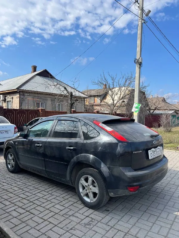 Продам ford focus 2 ghia год: 2007 пробег: 247 родной двигатель 1.8 бенз 125лс нареканий нет, едет классно, ходовая часть недавно обслужена, новые колодки тормозные диски, делать ничего не нужно, салон очень хорошо сохранился не затертый, кузов в очень достойном состоянии без гнили и коррозии, днище все целое! в дтп не был все крепления везде завод! полная комплектация ghia с двух-зонным климатом подогревами сидений, лобового, зеркал, стабилизация, дисковые тормоза вкруг, стеклоподьемники вкруг, подрулевое управление музыкой, эл. фары, птф, бортовик, стекло лобовое без трещин стоит заводское с обогревом! автомобиль уже на летней резине практически новой! на данный момент вложений не требует. документы чистые, птс оригинал! тех осмотр есть. торг есть цена: 545000р 📍мариуполь 📞+79496463727 - фотография - 4
