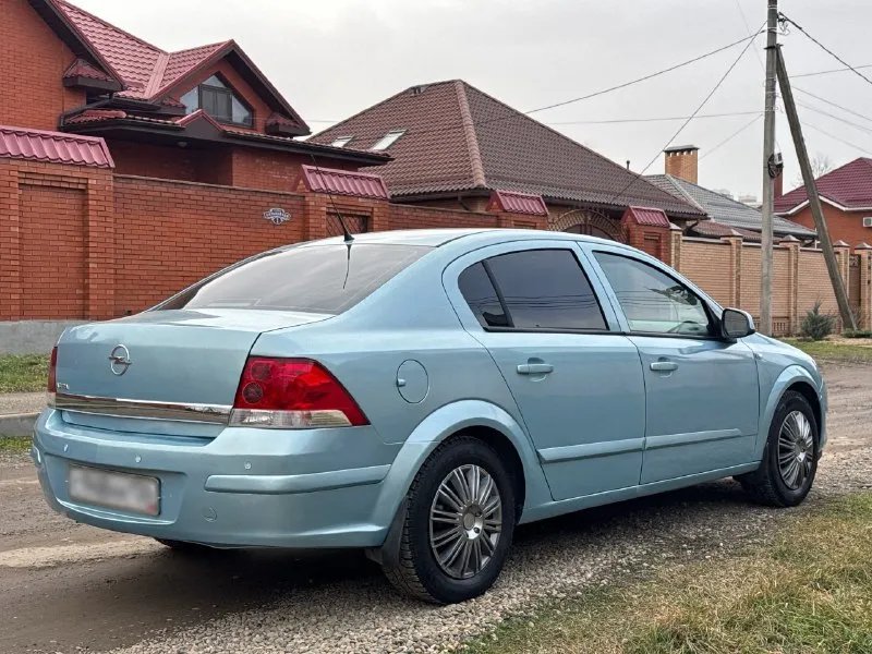 Продам opel astra год выпуска: 2010 : 1,8 л. , механика. пробег: 165 тыс. км. ✅ 2 владельца. ✅ кузов в хорошем состоянии, все стекла родные. автомобиль обслужен от и до. проведено много работ. полностью перебрана подвеска, в идеальном состоянии. , коробка без каких-либо нареканий. все работает как и должно. за машиной следили и ухаживали. времени и средств не жалели. замена масла каждые 7 тыс. км. салон в хорошем состоянии, чистый, не прокуренный. под чехлами отличные сидения. хорошая комплектация, есть все необходимое. отличная ксеноновая оптика. эл. рег. фар и зеркал. датчик света и дождя. эл. стеклоподъемники. мультируль. ✅ два комплекта дисков с резиной. летний комплект yokohama на родных, красивых дисках. ✅ два ключа. ✅ сервисные книги. тех. осмотр сделан. цена: 650 ₽ хороший торг будет! +7(949)606-44-51 по вопросам звоните. нахожусь в донецке. . 📞 звоните: +7(949)6064451 - фотография - 4