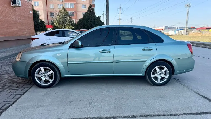 Цена: 510.000₽. торг продаю chevrolet lacetti по документам авто чистая, любое оформление, тех-осмотр пройден, автомобиль в отличном состоянии, пробег родной, автотека зеленая, кузов весь ровный, без дтп, без гнили и ржавчины, пороги и дно в идеальном состоянии. по технической части автомобиль полностью обслужен, двигатель работает тихо, масло не ест от слова совсем, коробка работает идеально, ходовая полностью обслужена, комплектация: кондиционер, стеклоподъемники, электрозеркала с подогревом, штатная сигнализация, мультируль, abs, магнитола pioneer, отличная летняя резина на литье. звоните в любое время. возможен обмен, с вашей доплатой. двигатель: 1.6.бензин. год: 2009. пробег: 220 к. коробка: механика 5 ст. г харцызск-макеевка. тел +79490402844 николай 📞 звоните: +7(949)0402844 - фотография - 6