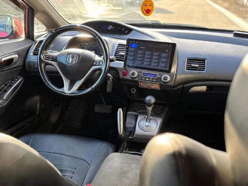 Honda civic 1.8 at executive 2009 год автомат автомобиль в прекрасном состоянии! технически без замечаний кузов ровный красивый, не гнилой без рыжиков вмятин и царапин! мотор работает мягко масло не расходует коробка переключает мягко лепестки работают! установлена качественная магнитола, задняя камера климат рабочий подогревы сидений установлены хорошие led верх низ автомобиль обслужен ! остальные вопросы по телефону: цена 780 000₽ +79496361868 - фотография - 10