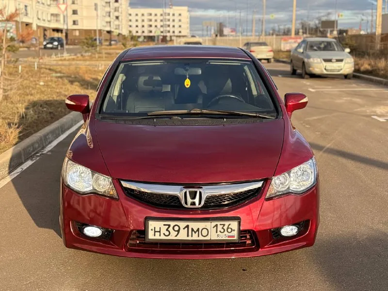 Honda civic 1.8 at executive 2009 год автомат автомобиль в прекрасном состоянии! технически без замечаний кузов ровный красивый, не гнилой без рыжиков вмятин и царапин! мотор работает мягко масло не расходует коробка переключает мягко лепестки работают! установлена качественная магнитола, задняя камера климат рабочий подогревы сидений установлены хорошие led верх низ автомобиль обслужен ! остальные вопросы по телефону: цена 780 000₽ +79496361868 - фотография - 2