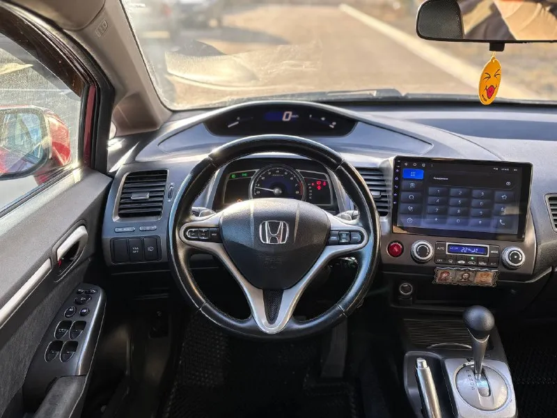 Honda civic 1.8 at executive 2009 год автомат автомобиль в прекрасном состоянии! технически без замечаний кузов ровный красивый, не гнилой без рыжиков вмятин и царапин! мотор работает мягко масло не расходует коробка переключает мягко лепестки работают! установлена качественная магнитола, задняя камера климат рабочий подогревы сидений установлены хорошие led верх низ автомобиль обслужен ! остальные вопросы по телефону: цена 780 000₽ +79496361868 - фотография - 7