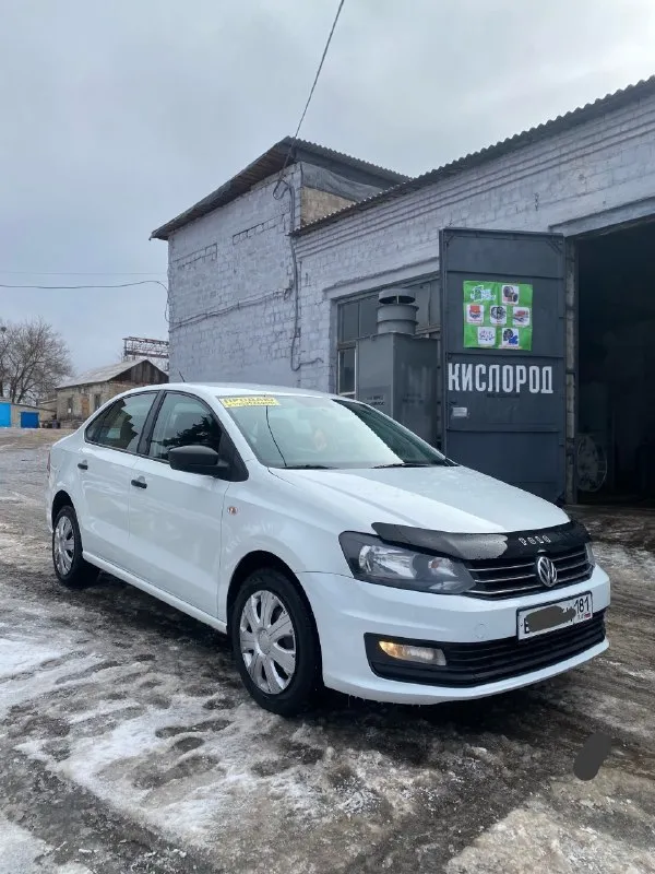 Продам volkswagen polo 2019 года, оригинальный пробег 143 тыс. км. по документам второй собственник, переоформление без проблем. ( тех. осмотр пройден), можно сразу ехать в мрэо без очередей! коробка автомат ( шести ступенчатая, работает идеально, ) двигатель 1.6 ( масло не берёт, работает очень тихо, без всяких посторонних звуков) по ходовой части всё что требовалось, обслуживал, на данный момент без вложений. не гремит от слова совсем! в общем машина в хорошем состоянии, салон ухоженный, не затертый, ржавчины и гнили нету, за машиной следил и ухаживал, дно в заводском состоянии! в хорошей комплектации: кондиционер ( работает), гидроусилитель руля, обогрев лобового, заднего и боковых зеркал, музыка, эл. зеркала, сигнализация, центральный замок, 4 стеклоподъёмника, бортовой компьютер, подушки безопасности, зимняя резина! цена 900 тыс. руб. алчевск, перевальск, +79590143378 📞 звоните: +7(959)0143378 - фотография - 2