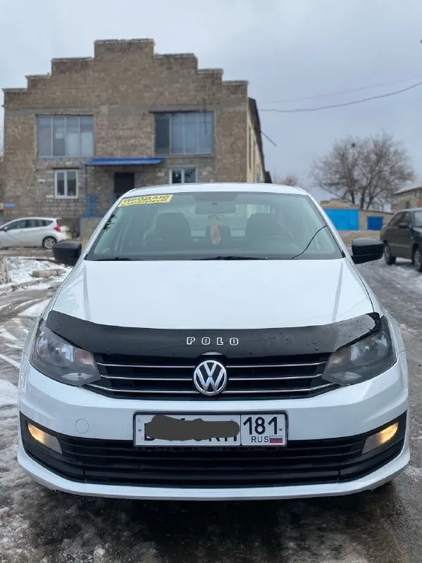 Продам volkswagen polo 2019 года, оригинальный пробег 143 тыс. км. по документам второй собственник, переоформление без проблем. ( тех. осмотр пройден), можно сразу ехать в мрэо без очередей! коробка автомат ( шести ступенчатая, работает идеально, ) двигатель 1.6 ( масло не берёт, работает очень тихо, без всяких посторонних звуков) по ходовой части всё что требовалось, обслуживал, на данный момент без вложений. не гремит от слова совсем! в общем машина в хорошем состоянии, салон ухоженный, не затертый, ржавчины и гнили нету, за машиной следил и ухаживал, дно в заводском состоянии! в хорошей комплектации: кондиционер ( работает), гидроусилитель руля, обогрев лобового, заднего и боковых зеркал, музыка, эл. зеркала, сигнализация, центральный замок, 4 стеклоподъёмника, бортовой компьютер, подушки безопасности, зимняя резина! цена 900 тыс. руб. алчевск, перевальск, +79590143378 📞 звоните: +7(959)0143378 - фотография - 5