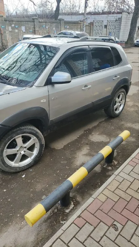 Продам hyundai tucson 2.0 , пробег 240000 км год выпуска 2006 установлено новое , масло не расходует... - фотография