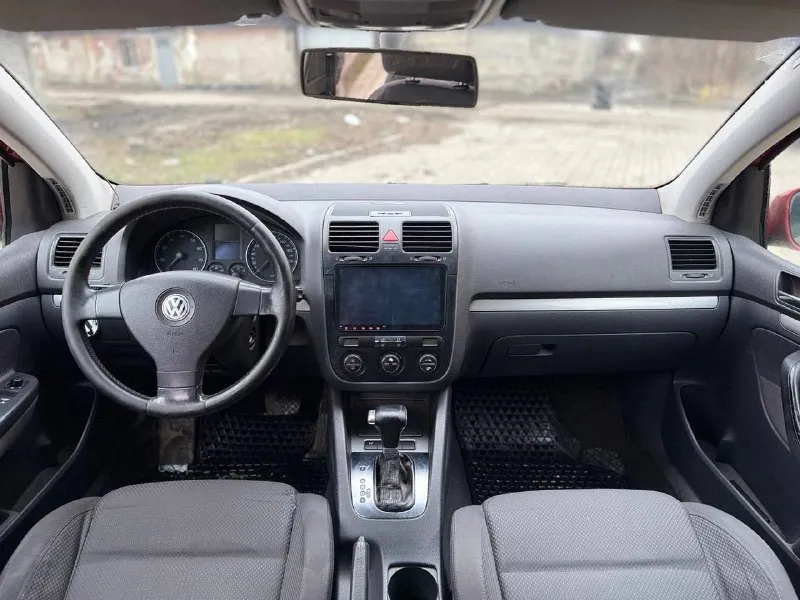 Продам volkswagen golf 5 автомат 2005г. в коробка: автомат aisin (6-ти ступка) пробег: 238.523 по технической части нареканий нет, менялось все вовремя и старался ставить оригинал, либо качественный аналог. ходовка вся лимфёрдер автомобиль в хорошем состоянии, по технической части делать ничего не нужно. двигатель 2.0 по кузову:возрастные сколы/царапины/вмятинки естественно имеются явной гнили и ржавчины нет, пороги менялись 2 года назад все целое. но и есть чем позаниматься. 💥максимальная комплектация: эур, 4 стеклоподъемника ( все авто)abs, asr, круиз- контроль, климат-контроль, линзовые фары с завода, омыватель фар, регулировка фар так же работает, электрозеркала с подогревом и складыванием, подсветка зеркал в ночное время при открывании дверей, музыка играет очень достойно, при том штатная, бортовой компьютер в приборке, опциональные сидения, датчик света и дождя. масло 5w40 последняя замена 3000км назад. авто без дтп 💰475.000тыс. осмотр:г. макеевка/г. харцызск +79495851242 - фотография - 6