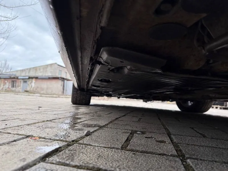 Продам volkswagen golf 5 автомат 2005г. в коробка: автомат aisin (6-ти ступка) пробег: 238.523 по технической части нареканий нет, менялось все вовремя и старался ставить оригинал, либо качественный аналог. ходовка вся лимфёрдер автомобиль в хорошем состоянии, по технической части делать ничего не нужно. двигатель 2.0 по кузову:возрастные сколы/царапины/вмятинки естественно имеются явной гнили и ржавчины нет, пороги менялись 2 года назад все целое. но и есть чем позаниматься. 💥максимальная комплектация: эур, 4 стеклоподъемника ( все авто)abs, asr, круиз- контроль, климат-контроль, линзовые фары с завода, омыватель фар, регулировка фар так же работает, электрозеркала с подогревом и складыванием, подсветка зеркал в ночное время при открывании дверей, музыка играет очень достойно, при том штатная, бортовой компьютер в приборке, опциональные сидения, датчик света и дождя. масло 5w40 последняя замена 3000км назад. авто без дтп 💰475.000тыс. осмотр:г. макеевка/г. харцызск +79495851242 - фотография - 8